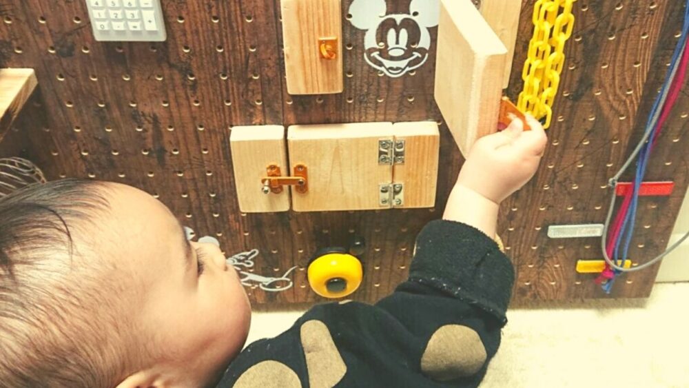 ホームセンター商品を活用した 1才からの赤ちゃん知育ビジーボード の作り方 よちよちいく ホームセンター商品を活用した 1才からの赤ちゃん知育ビジーボード の作り方 よちよちいく