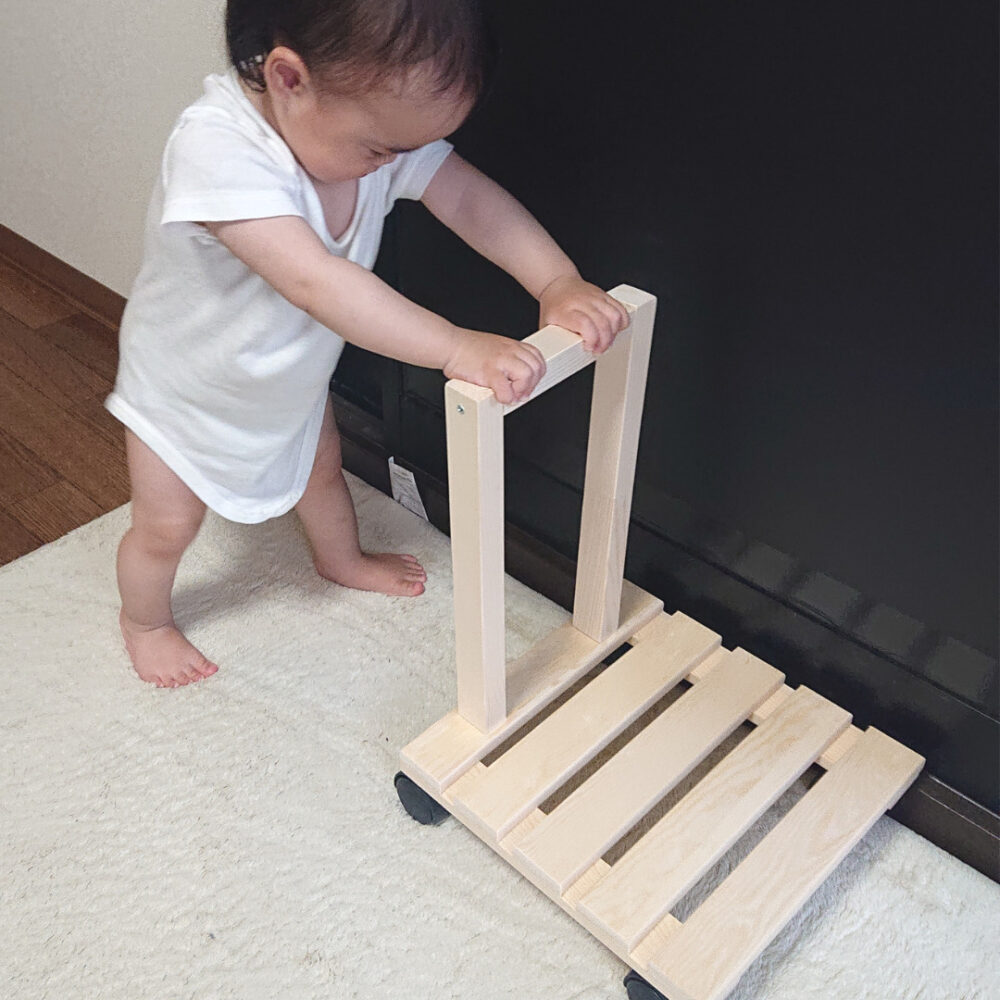手作り赤ちゃんの木製手押し車の作り方